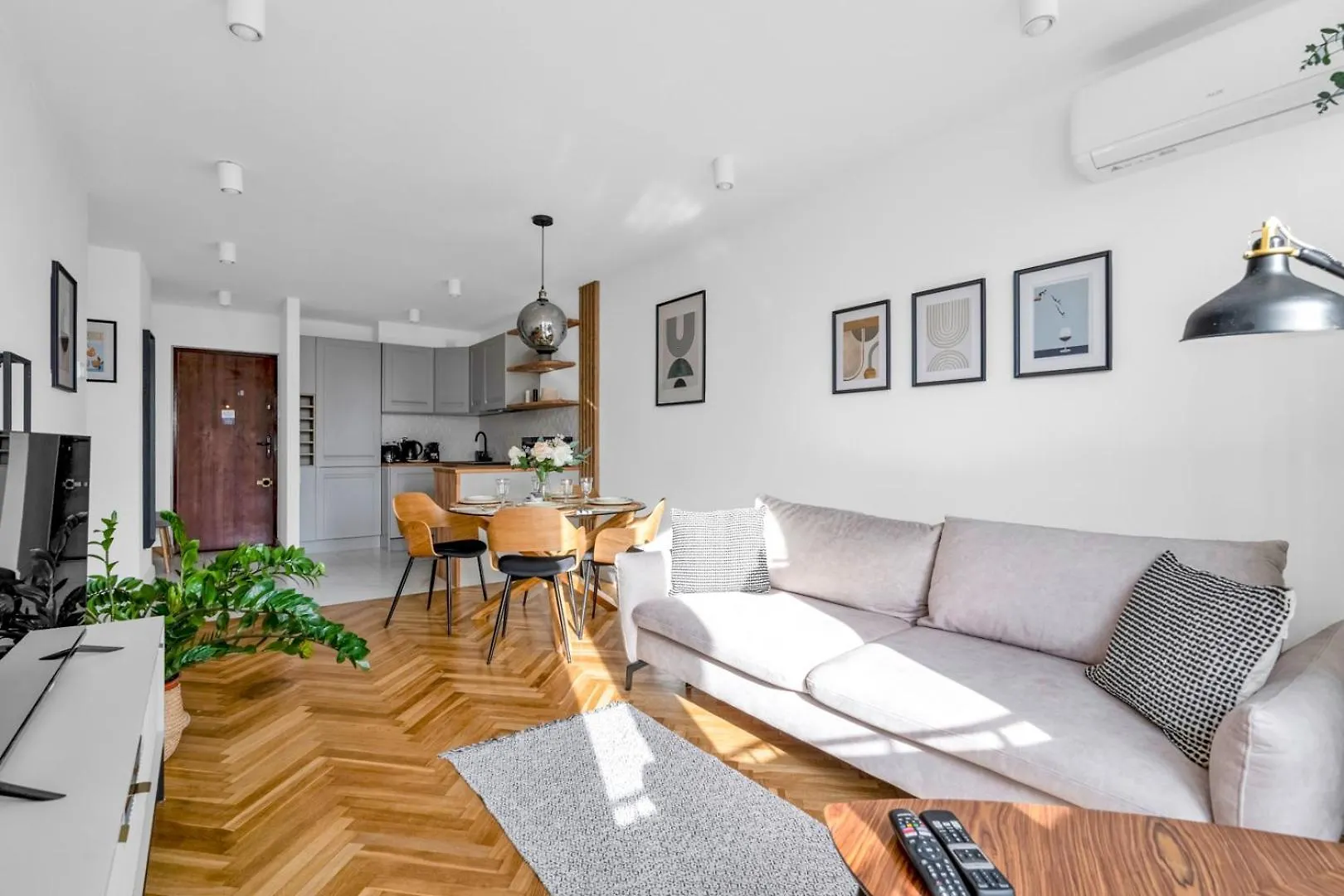 Warsaw Wola - 13Th Floor, City View, Metro Nearby - By Rentujemy Apartment