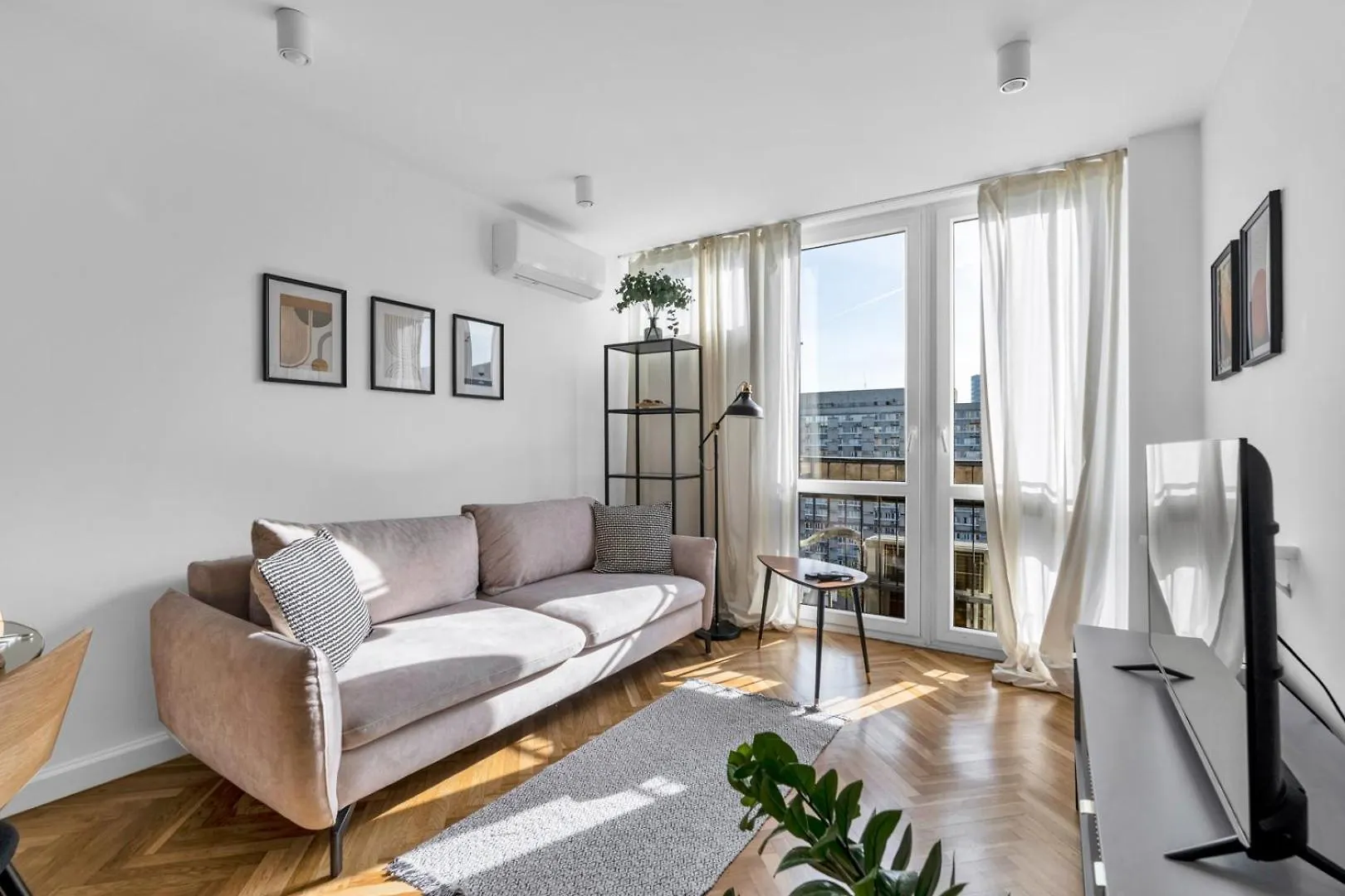 Warsaw Wola - 13Th Floor, City View, Metro Nearby - By Rentujemy